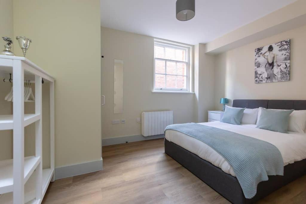 Hereford City Centre - Apartment 4, Isabella House - Modern Apartment In The Heart Of The City - Sleeps 4 Guests - Hosted By Rentmyhouse Zewnętrze zdjęcie
