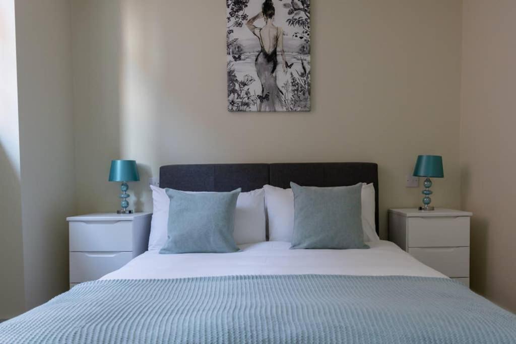 Hereford City Centre - Apartment 4, Isabella House - Modern Apartment In The Heart Of The City - Sleeps 4 Guests - Hosted By Rentmyhouse Zewnętrze zdjęcie